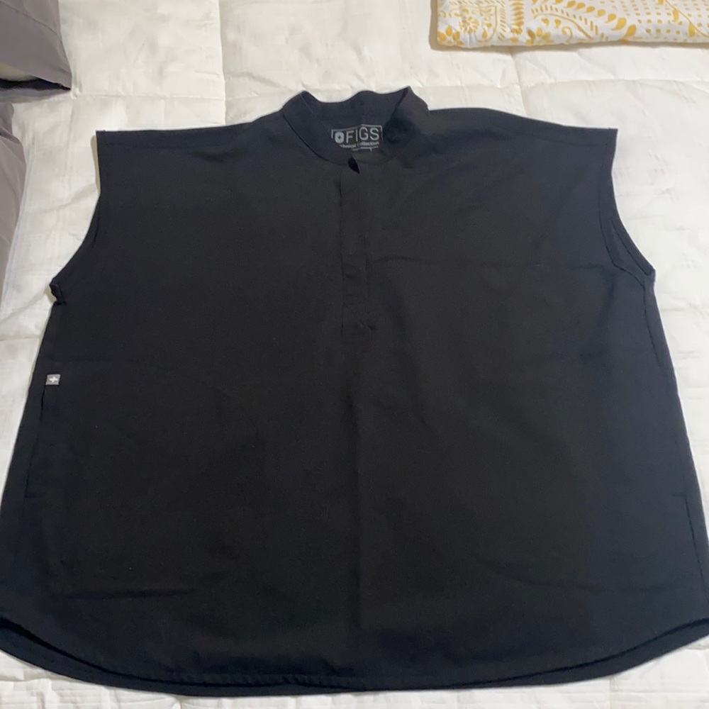 NWOT Figs Rafaela top black